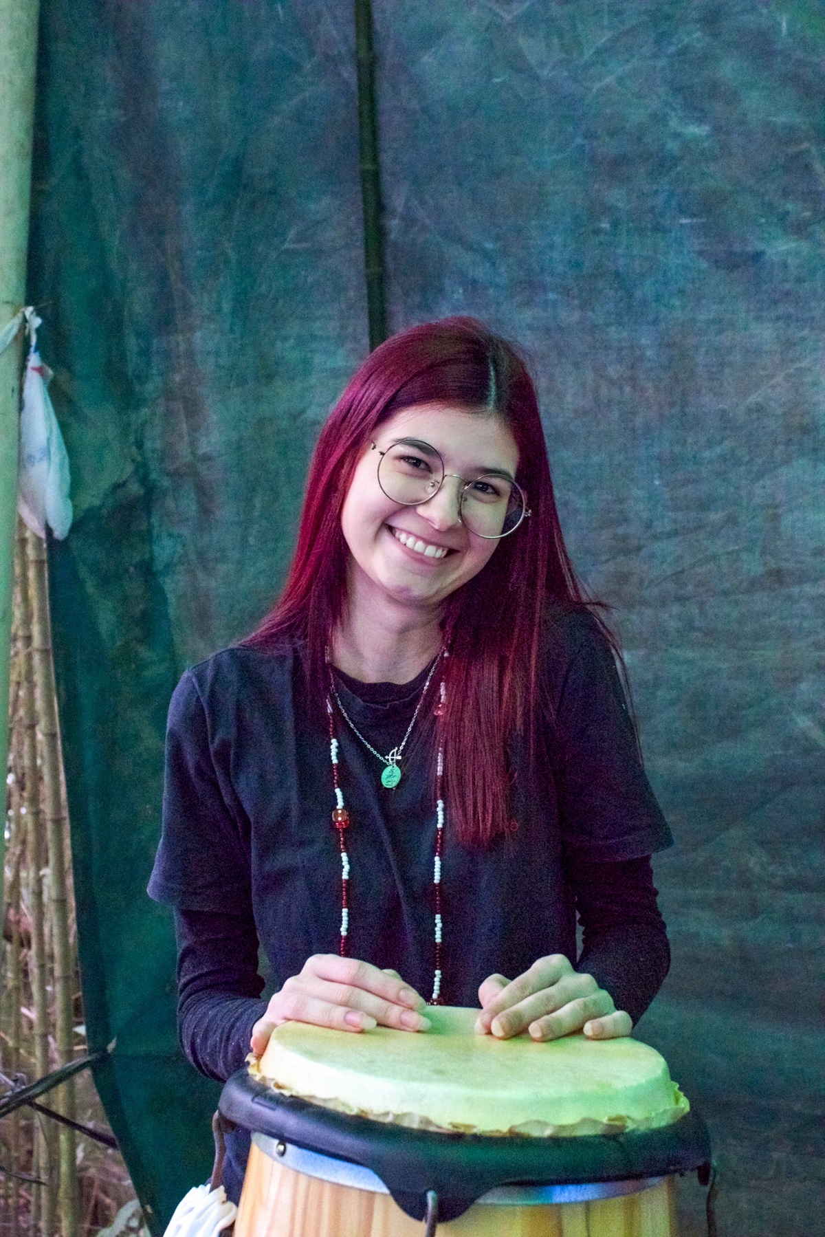 Luiza Perez Cabra, 18, se converteu para a Umbanda ainda quando era criança, depois que a mãe dela começou a frequentar um terreiro