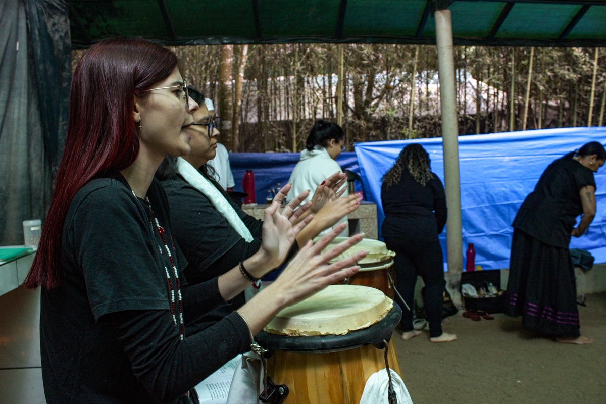 “Eu sou Ogã e o canto é a minha maior paixão. Eu passaria a vida inteira fazendo isso”, afirma ela