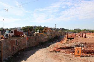 Obras de novo parque linear causam trânsito e remoções no Grajaú