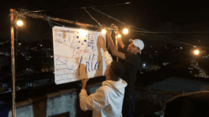 Produtores transformam laje em cenário de clipes musicais em São Paulo