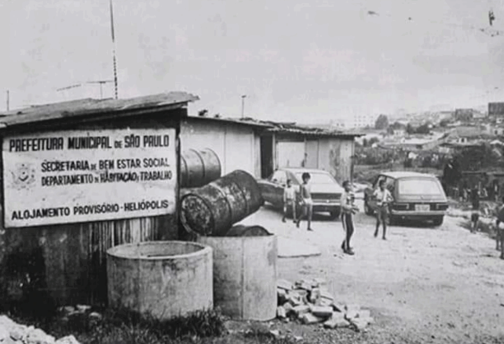 Outra imagem do alojamento provisório, no começo de Heliópolis