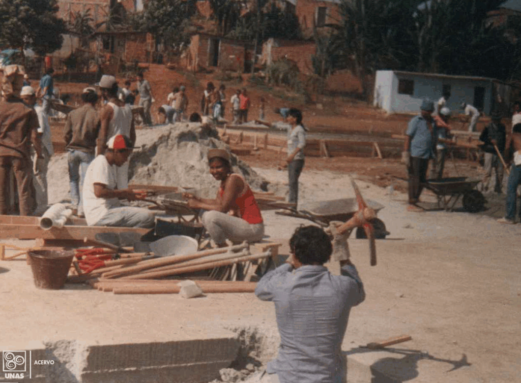 Mutirão para construção de moradias em Heliópolis I 