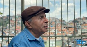 Milton Santos, cineasta e morador da Vila São Pedro, destaca que o documentário retrata a convivência social nas praças das periferias