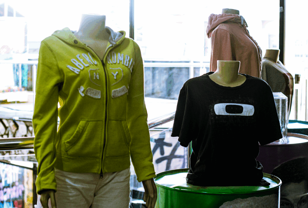 Diversos funkeiros expressavam em suas letras e clipes musicais marcas de roupas desejadas pelos jovens das periferias