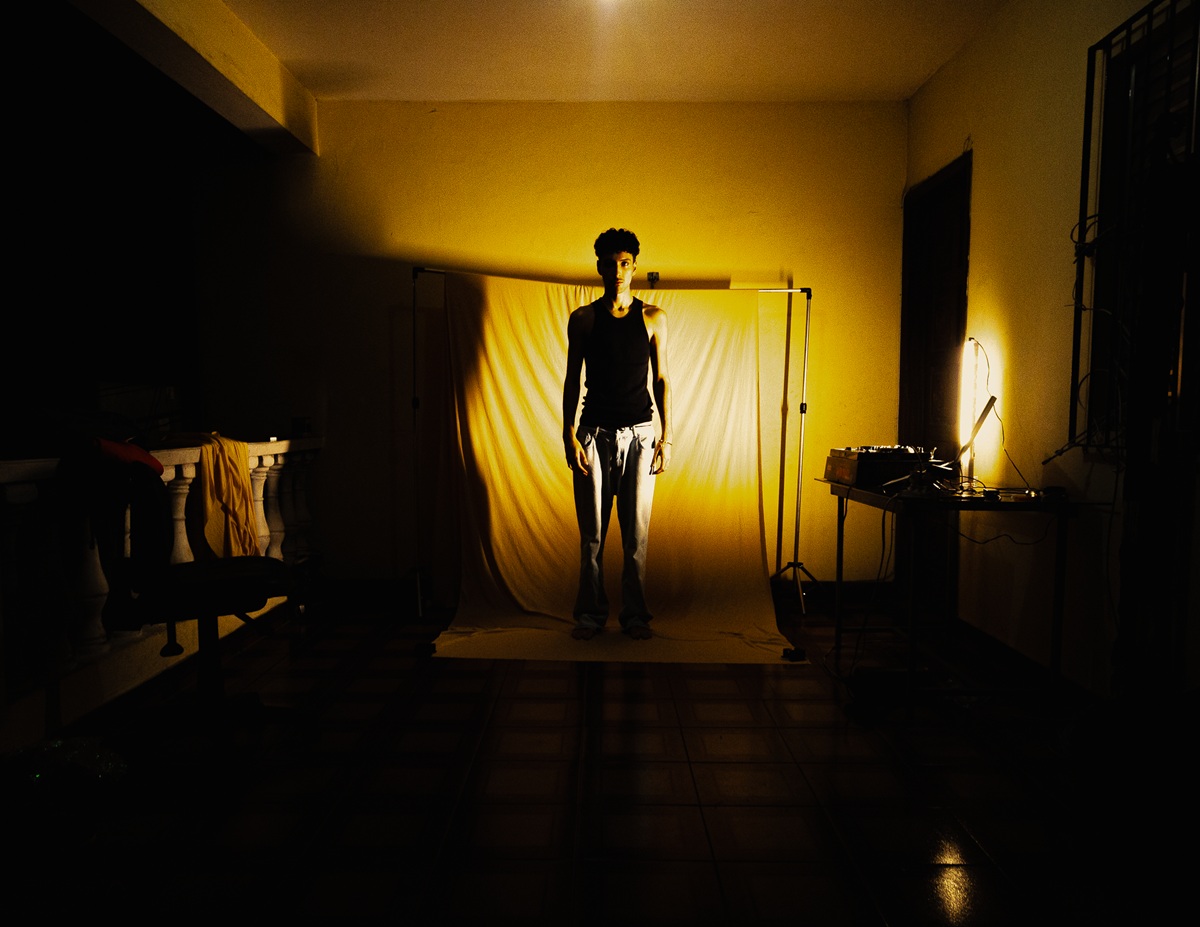 
Vinicius Brito @vindsaay. Vinicius de Brito, 25. Ator, educador e DJ. Transita por diferentes linguagens e conecta arte, educação e cultura periférica.
