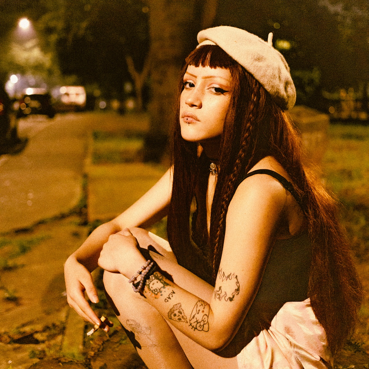 Shawty @swagshawtyswag. Maria Eduarda Silva, 21. Modelo, estilista, cantora e compositora. Ela tem causado impacto nas quebradas do Grajaú, com looks criativos, além de carregar uma expressão ativista/rebelde. 
