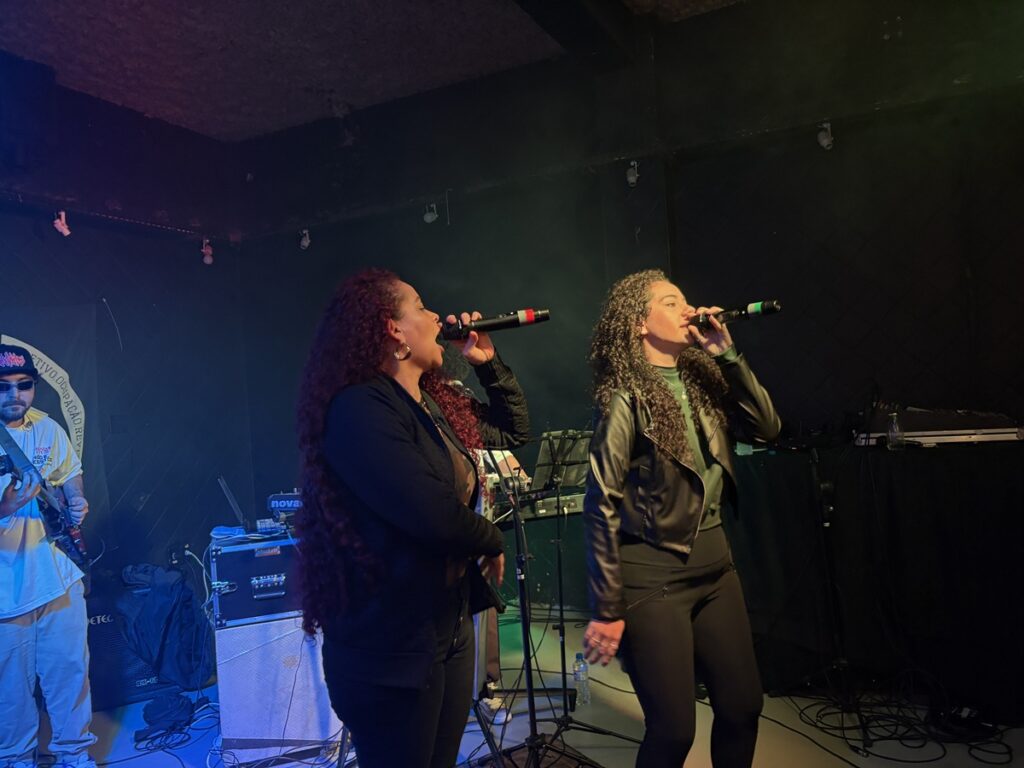 A dupla A'S Trincas alegraram o público