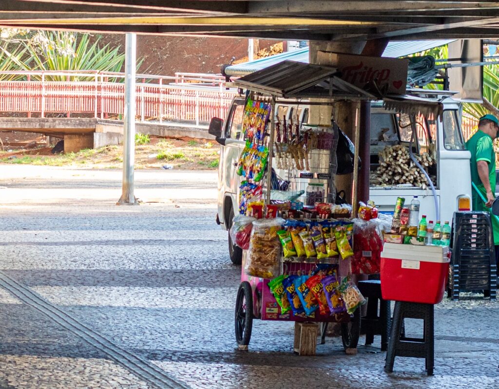 Comércio ambulante é regulamentado em estações 