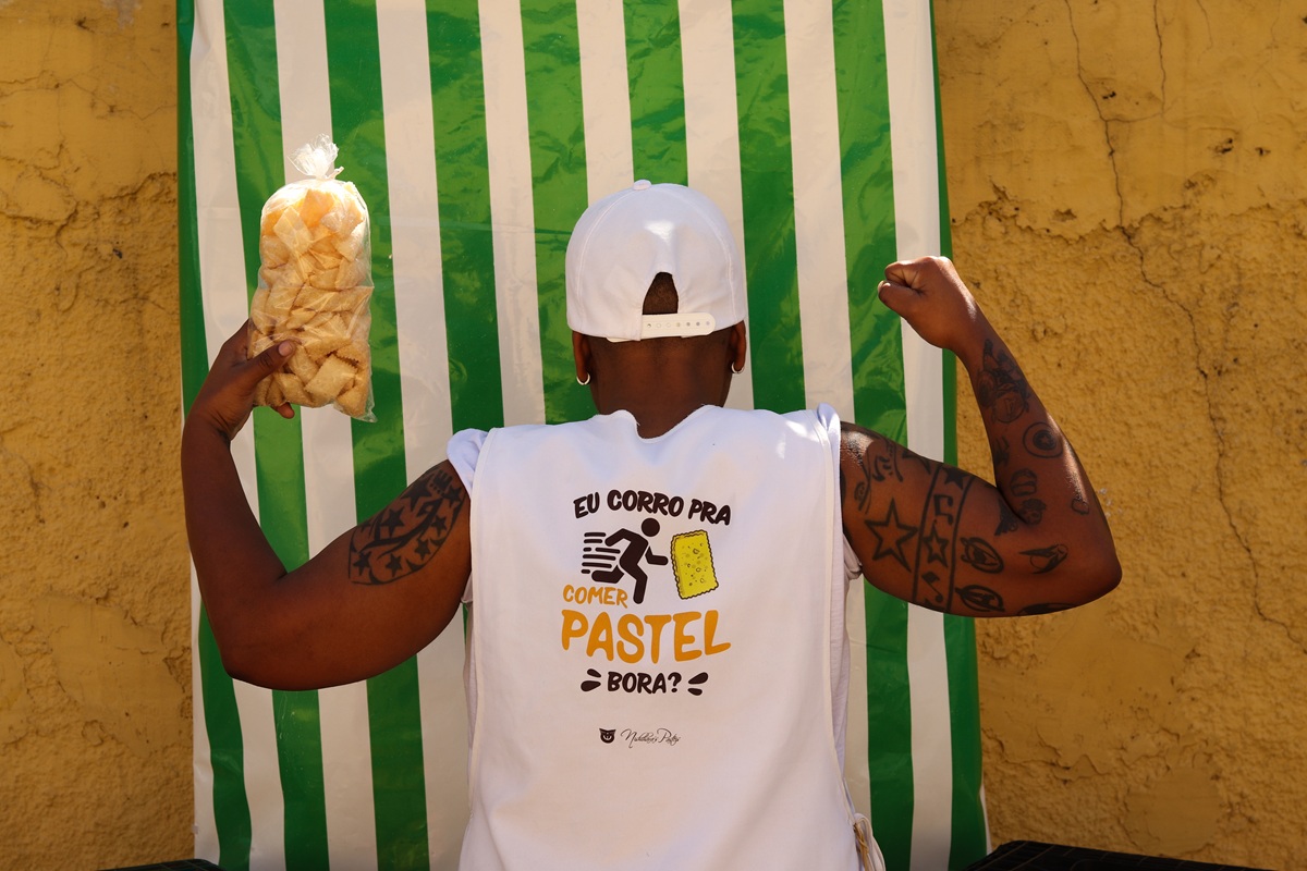 “Me divirto trabalhando na feira. Gosto de me expressar e  interagir com as pessoas.”