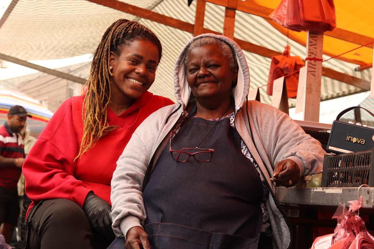“Os feirantes são pessoas de fé. Todos os dias, com sol ou chuva, estão sempre trabalhando, levantando cedo, armando as barracas para proporcionar alimentos saudáveis e com preço acessível”, comenta Suzana