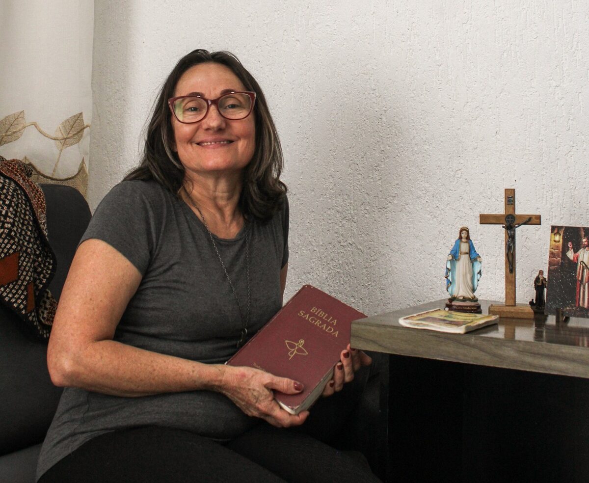 Norma Lúcia Barreto de Oliveira, 54, operadora de caixa em um mercado. Ela se mudou da Bahia para São Paulo há quase 40 anos atrás