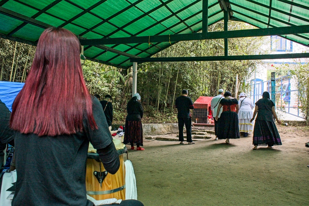 “Se tem alguma coisa acontecendo ou se estou um pouco mal, a primeira coisa que eu faço é me conectar com a minha religião. Ela é que me dá forças para enfrentar ocasiões ruins”, confessa Luiza