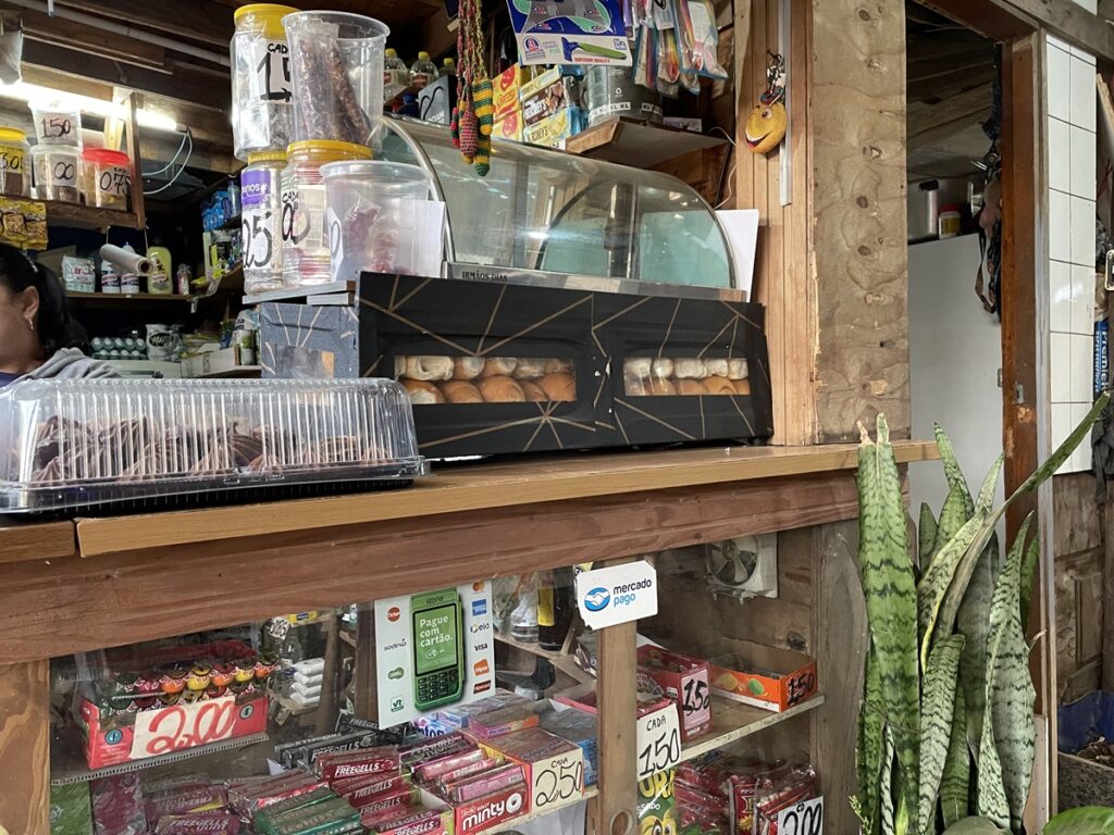 Local possui comércio e outras estruturas criadas por moradores