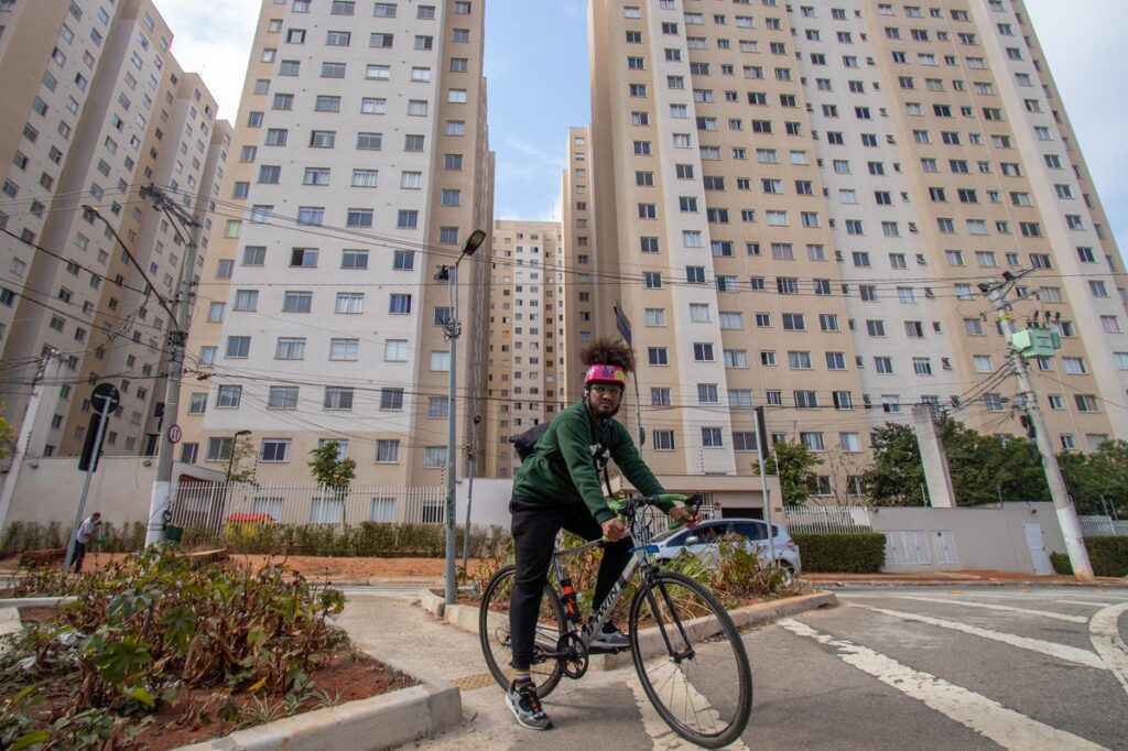 Rogerio, utiliza a bicicleta como principal meio de transporte em Itaquera