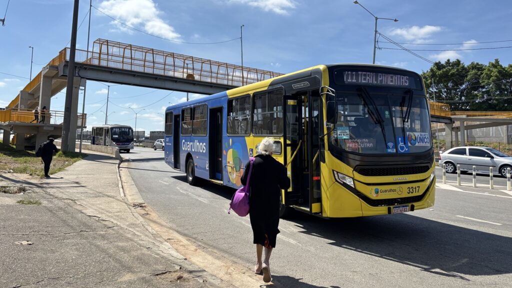 Após determinação do prefeito Lucas Sanches (PL) parte da frota municipal teve renovação das cores, sendo azul e amarelo
