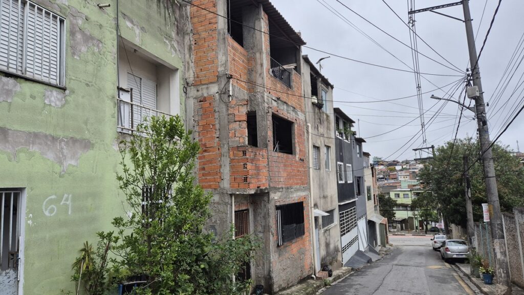 As casas dos moradores após as mudanças feitas para  ampliar a moradia