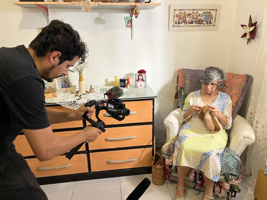 Maria Luiza iniciou no teatro e atua em seu primeiro curta-metragem