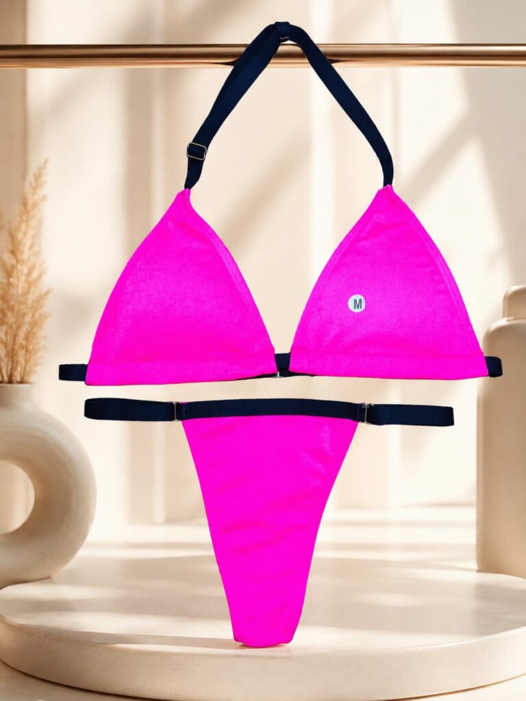 A empreendedora tem diversos modelos de moda praia com todos os tamanhos